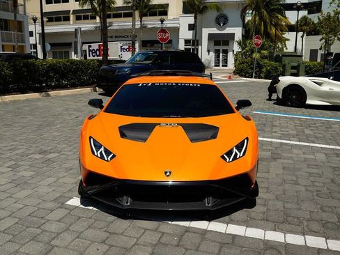 Used 2022 Lamborghini Huracan STO image 2