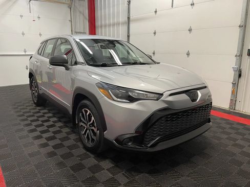 Used 2024 Toyota Corolla Cross AWD Hybrid image 5