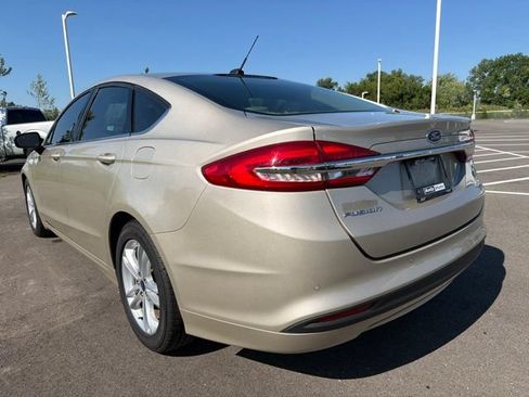 Used 2018 Ford Fusion SE w/ Fusion SE Technology Package FWD image 11