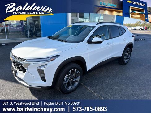 Used 2025 Chevrolet Trax LT w/ Driver Confidence Package image 1