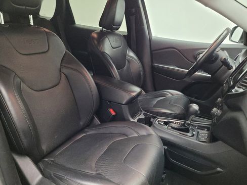 Used 2019 Jeep Cherokee Limited image 21