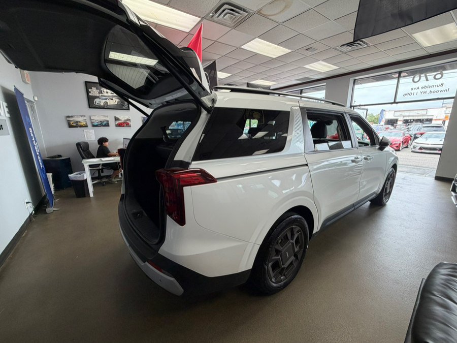 Used 2025 Kia Carnival EX FWD image 19