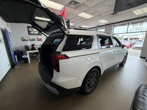 Used 2025 Kia Carnival EX FWD image 19