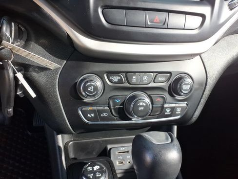 Used 2015 Jeep Cherokee Trailhawk w/ Trailer Tow Group AWD/4WD image 11