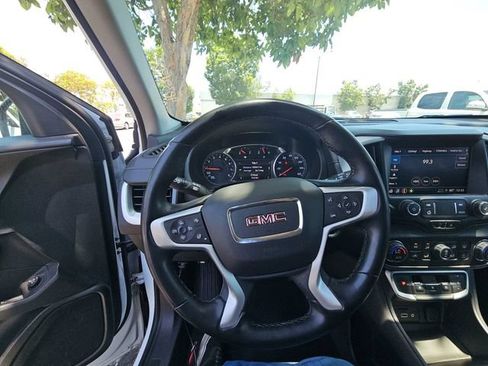 Used 2023 GMC Terrain SLT FWD image 3