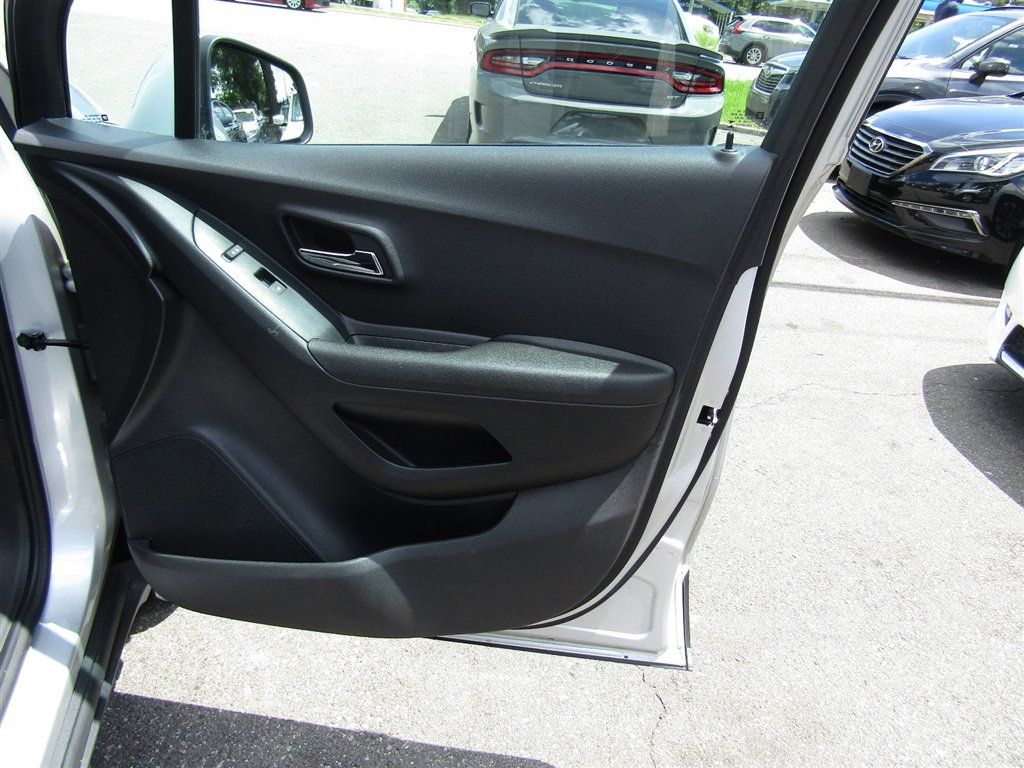 Used 2020 Chevrolet Trax LS w/ Tint and Cruise Package FWD image 19