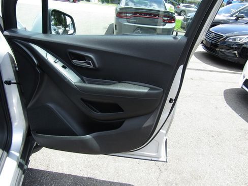 Used 2020 Chevrolet Trax LS w/ Tint and Cruise Package FWD image 19