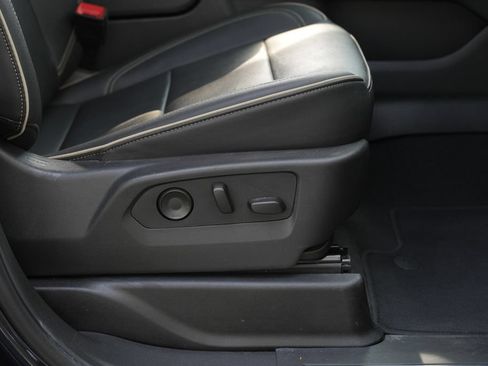 Used 2025 Chevrolet Suburban Premier AWD/4WD image 34