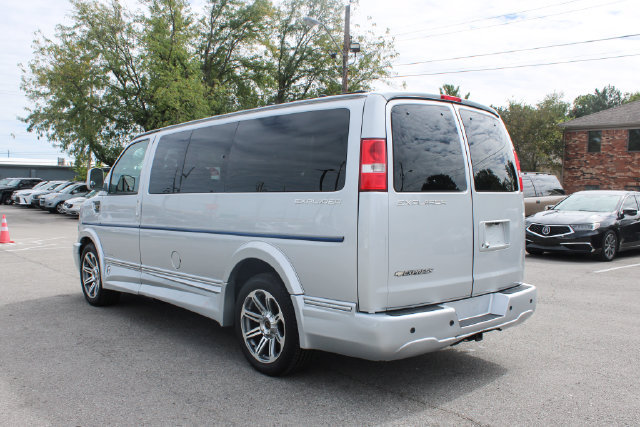 Used 2017 Chevrolet Express 2500 RWD image 31
