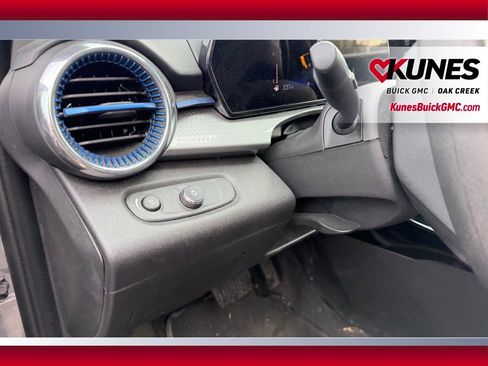 Used 2025 Chevrolet Trax LT image 12