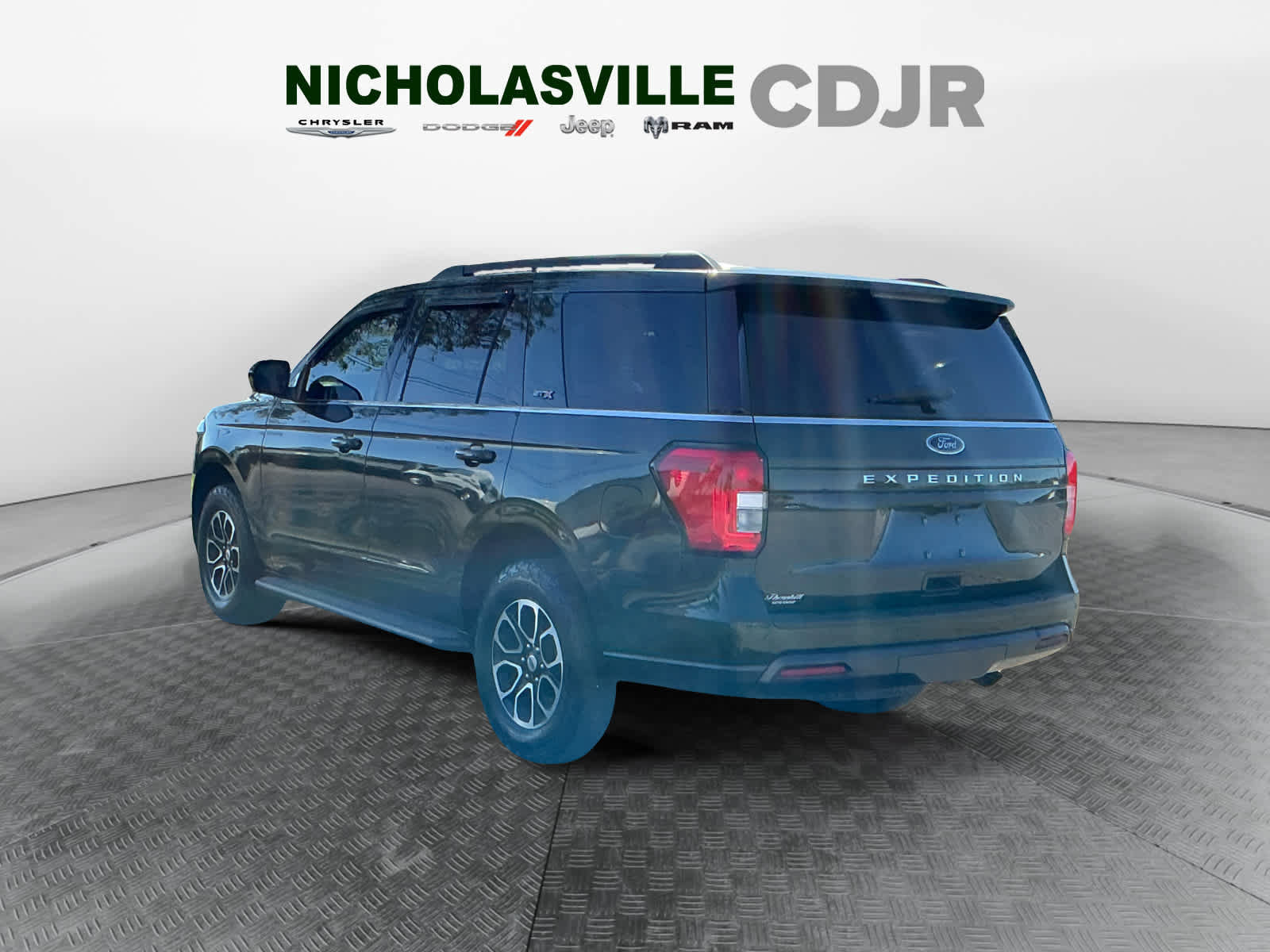 Used 2022 Ford Expedition XL AWD/4WD image 3