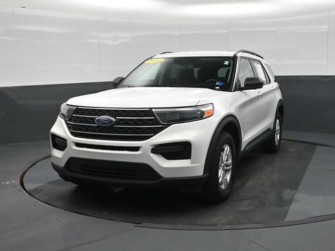 Used 2023 Ford Explorer XLT AWD/4WD image 5