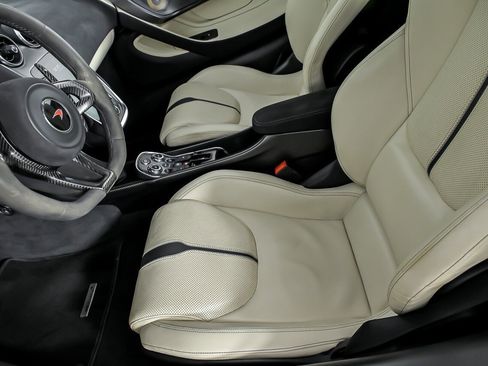 Used 2018 McLaren 570S Spider image 25