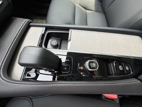 Used 2025 Volvo S90 B6 Plus AWD/4WD image 25