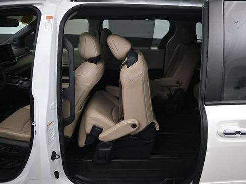 Used 2021 Toyota Sienna Limited w/ Protection Package (TMS) FWD image 31