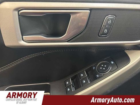 Used 2021 Ford Explorer XLT image 8