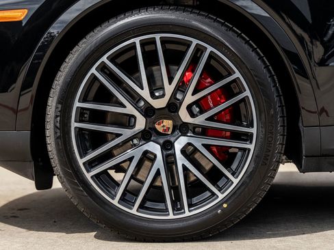 New 2026 Porsche Cayenne S image 13