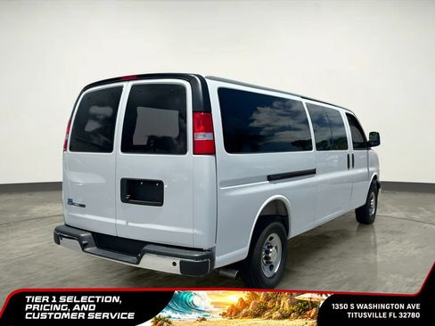 Used 2025 Chevrolet Express 3500 LT w/ LT Preferred Equipment Group RWD image 11