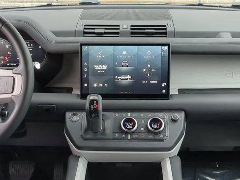 Certified 2025 Land Rover Defender 110 S AWD/4WD image 29