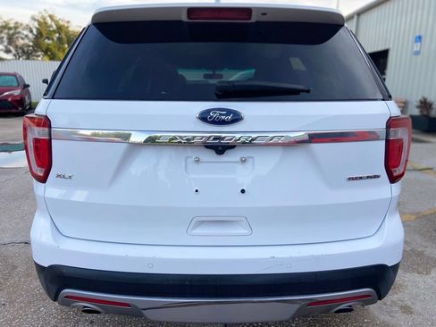Used 2016 Ford Explorer XLT w/ Equipment Group 202A FWD image 4