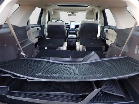 Used 2020 Ford Explorer Platinum w/ Premium Technology Package image 8