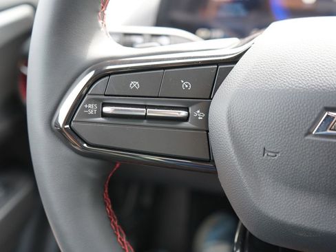 New 2025 Chevrolet Equinox EV RS FWD image 32