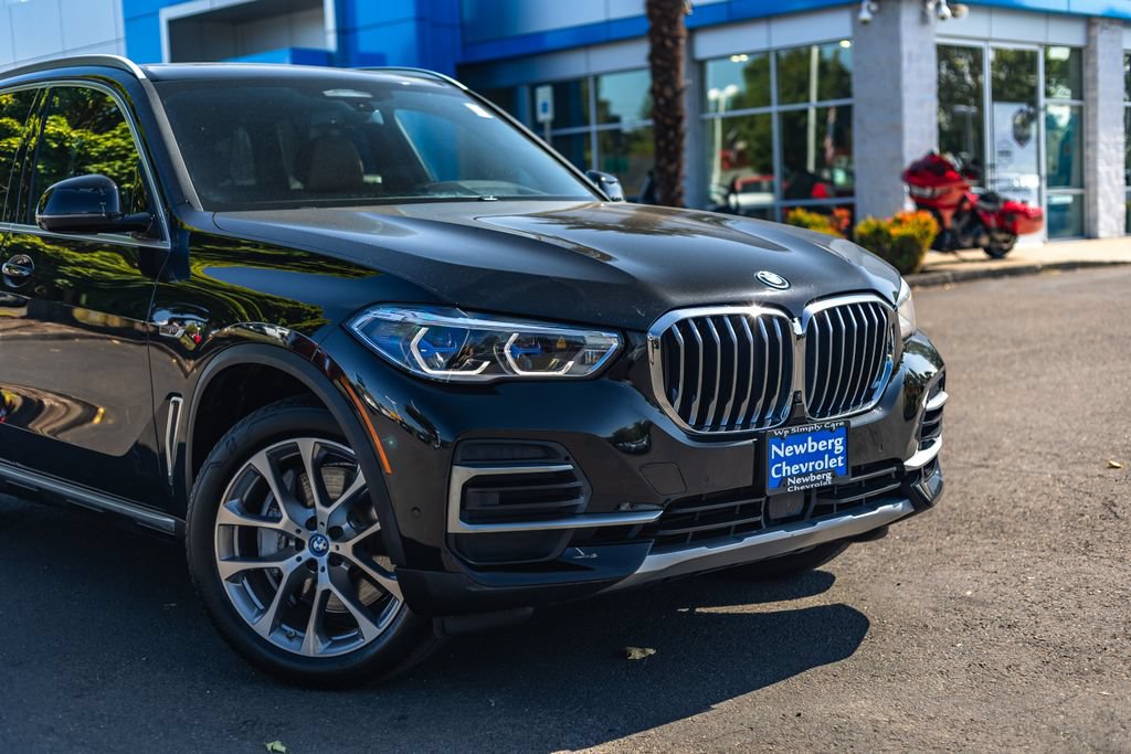 Used 2022 BMW X5 xDrive45e w/ Executive Package AWD/4WD image 3
