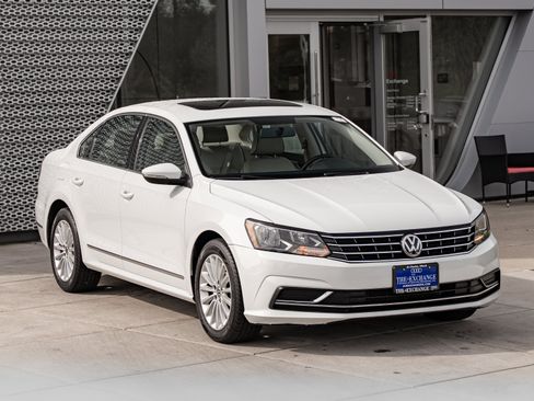 Used 2016 Volkswagen Passat 1.8T SE FWD image 2