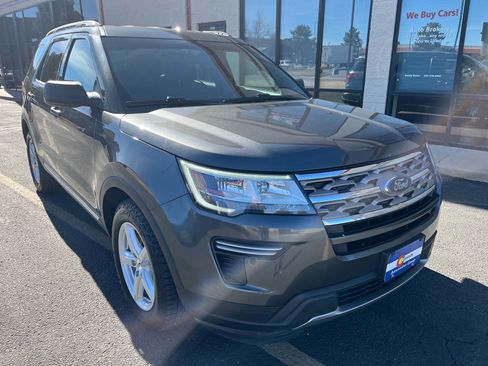 Used 2018 Ford Explorer XLT image 2
