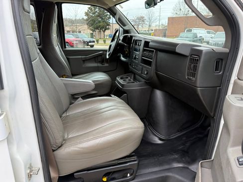 Used 2023 GMC Savana 3500 LS image 18