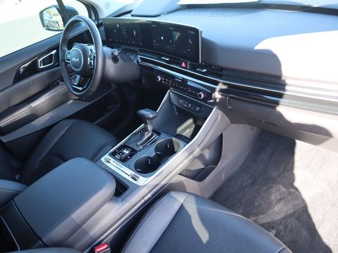 Used 2025 Kia Carnival SX Prestige image 17