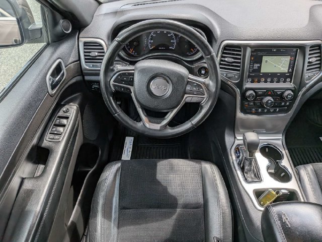 Used 2018 Jeep Grand Cherokee Laredo RWD image 16