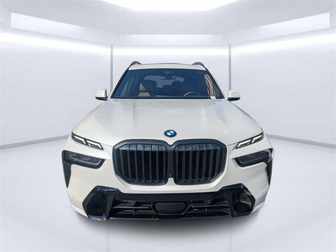 Used 2023 BMW X7 xDrive40i w/ Executive Package image 8