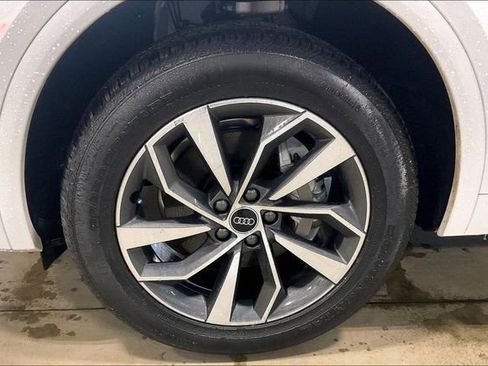 Certified 2023 Audi Q5 2.0T Premium w/ Convenience Package image 9