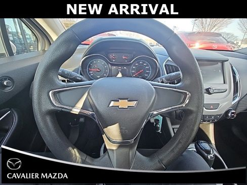 Used 2018 Chevrolet Cruze LS image 15