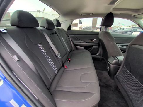 Used 2025 Hyundai Elantra SEL FWD image 28
