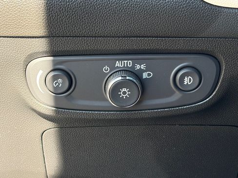 Used 2021 Buick Encore GX Essence w/ Advanced Technology Package FWD image 19
