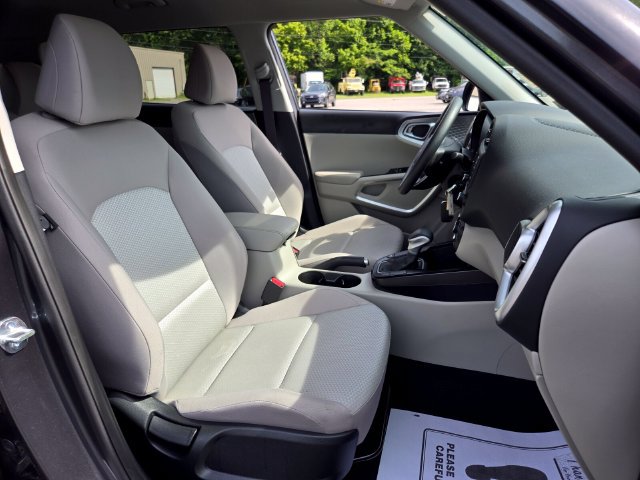 Used 2025 Kia Soul LX w/ LX Technology Package FWD image 19