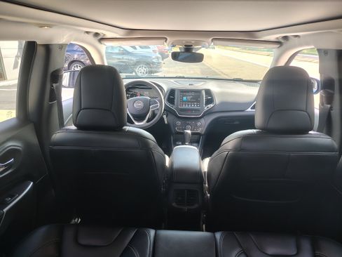 Certified 2022 Jeep Cherokee Latitude w/ Sun & Sound Group AWD/4WD image 12
