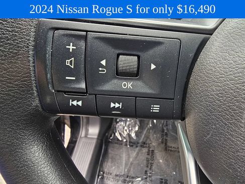 Used 2024 Nissan Rogue S FWD image 24