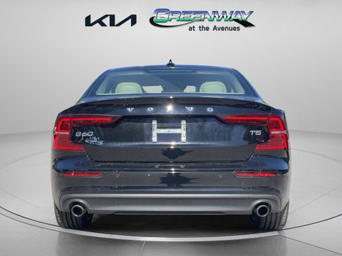 Used 2021 Volvo S60 T5 Momentum w/ Protection Package Premier image 3