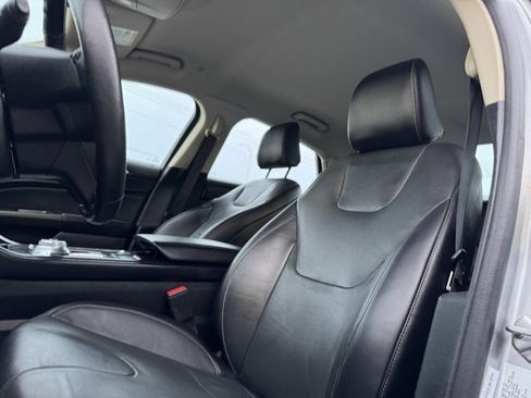 Used 2020 Ford Fusion Energi Titanium image 9