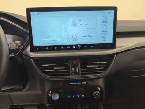 Used 2025 Ford Escape SE image 25