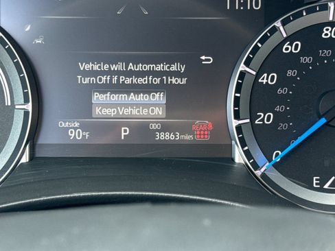 Used 2024 Toyota Highlander XLE AWD/4WD image 19