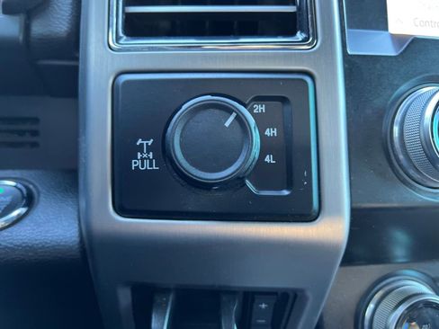 Used 2020 Ford F250 Platinum w/ FX4 Off-Road Package image 32