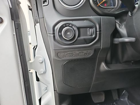 Used 2025 Jeep Wrangler Unlimited Sahara w/ Safety Group AWD/4WD image 26