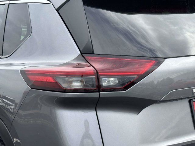 Used 2023 Nissan Rogue SV AWD/4WD image 9