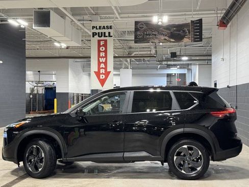 Used 2025 Nissan Rogue SV image 28