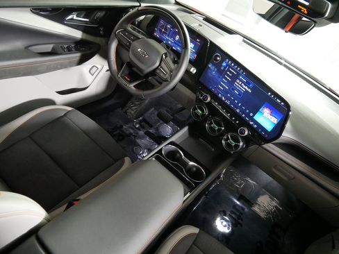 Used 2025 Chevrolet Blazer EV SS w/ Performance Package image 9