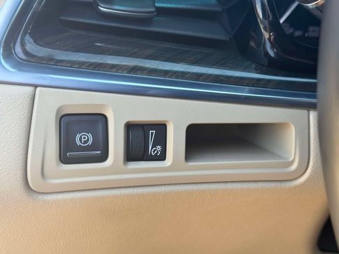 Used 2018 Cadillac XT5 AWD image 18